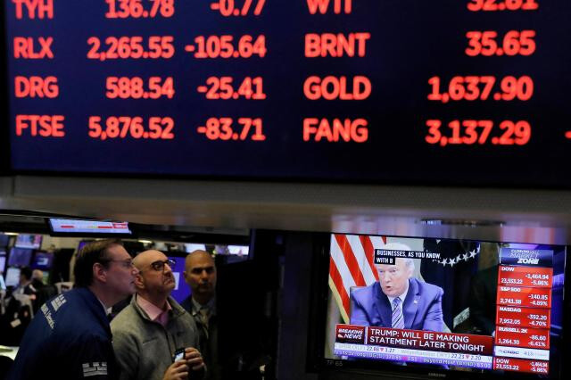 New York Stock Market Plunges on Trump's Threat of Tariffs on China... Tech Stocks Crash, International Oil Prices Hit a 5-Month Low