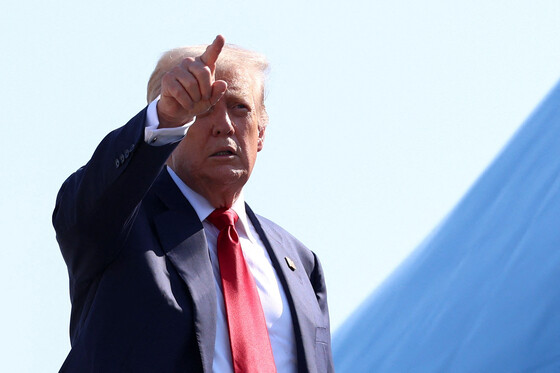 TRUMP DEPARTS HANEDA...