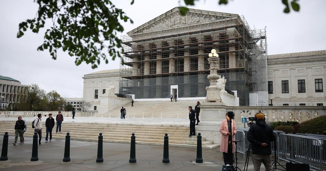 Chinese Tycoons Purs...