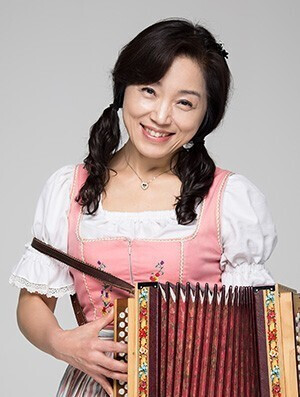 ‘Godmother of K-Yodel’ Chairperson Lee Eun-kyung Unveils the Essence of 50 Years in Yodeling… New Book Live Like a Yodel Becomes a Sensation