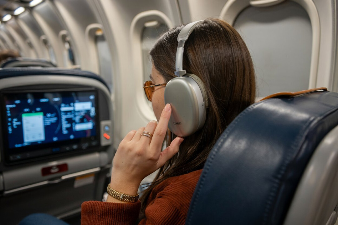 United Airlines Targets "Speakerphone Travelers" with Permanent Ban Policy