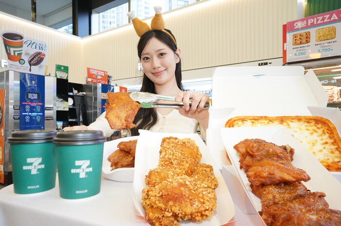 Seven-Eleven Korea Launches 'Whole Thigh Chicken Steak' Amid Aggressive Ready-to-Eat Meal Promotions