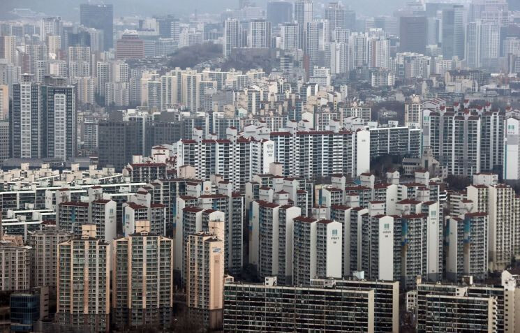 'Lotto Apartment' Fever: Seoul Sees 90,000 Applications in March as Subscription Market Heats Up