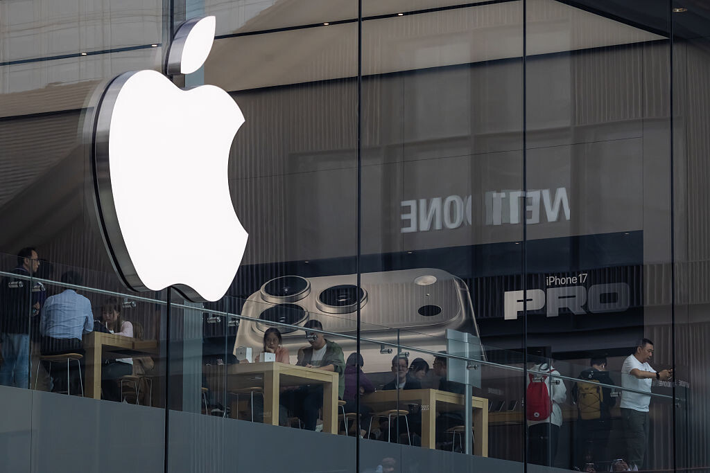 Apple Faces Double L...