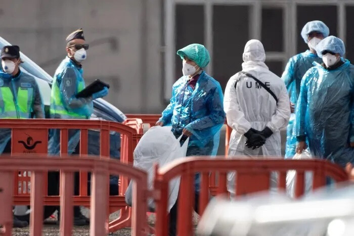 Hantavirus Outbreak Hits Cruise Ship MV Hondius; Passengers Begin Disembarkation in Tenerife Amid Global Health Alert