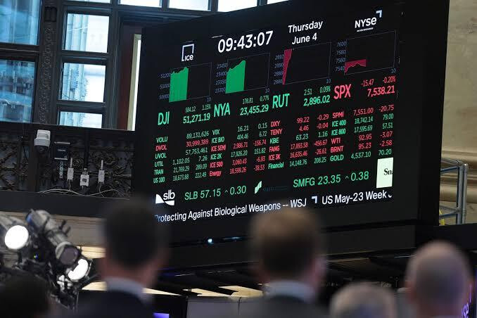 South Korean Retail Investors Pivot Back to Tech Giants: Amazon and Micron Lead Massive Buying Spree