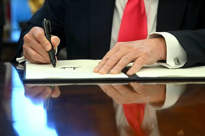 Trump Imposes 15% Ta...