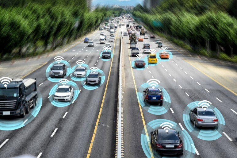The Autonomous Driving Era Approaches: Automotive Industry Fiercely Competes Over "Running Screens"