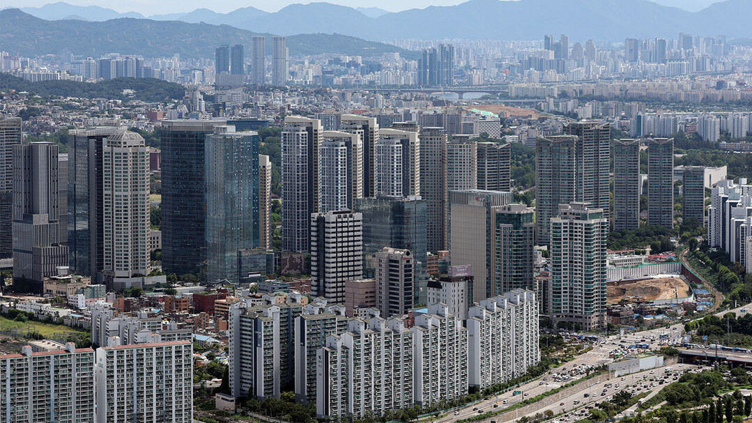 Seoul's Average Apartment Prices Surpass 1.6 Billion Won as Real Estate Surge Spreads from Gangnam to Outlying Districts
