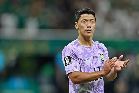 Hwang Hee-chan Leaves Wolverhampton for Schalke on Loan, Returning to Germany After 5 Years