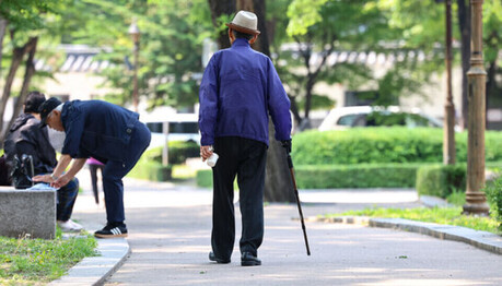 “Korea to Surpass Japan, Becoming the World’s Oldest Nation by 2060… 4 out of 10 to Be Aged 65 or Older”