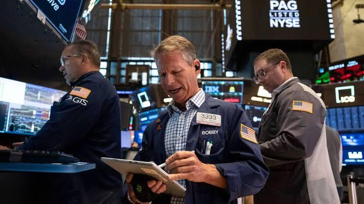 Wall Street Hits Record High as AI Optimism Propels Meta and Intel Tech Giants Surge on Renewed AI Confidence