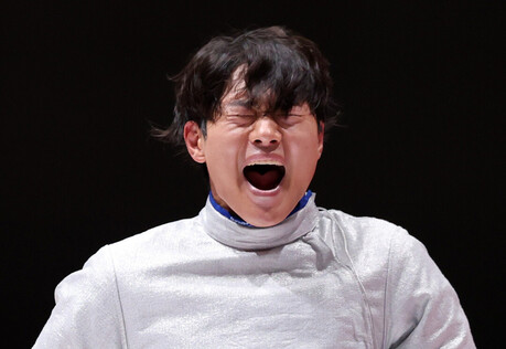 Oh Sang-uk’s 4 Consecutive Points on the Brink… Men’s Sabre Team Secures Come-from-Behind 45-44 Victory Over Japan for ‘4th Consecutive AG Title’