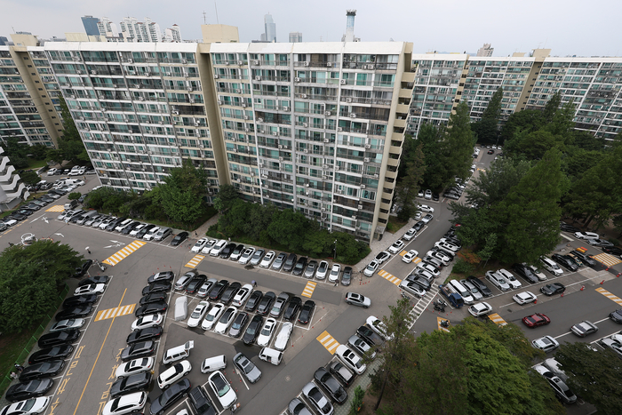 30-Pyeong Gangnam Apartments for 300 Million Won... Can "Half-Price Apartments" Become a Reality?
