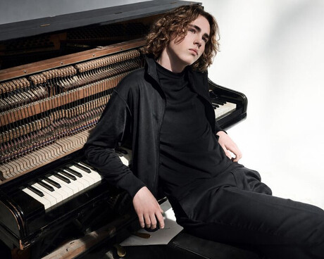 17-Year-Old German Pianist Twists Stiff Czerny