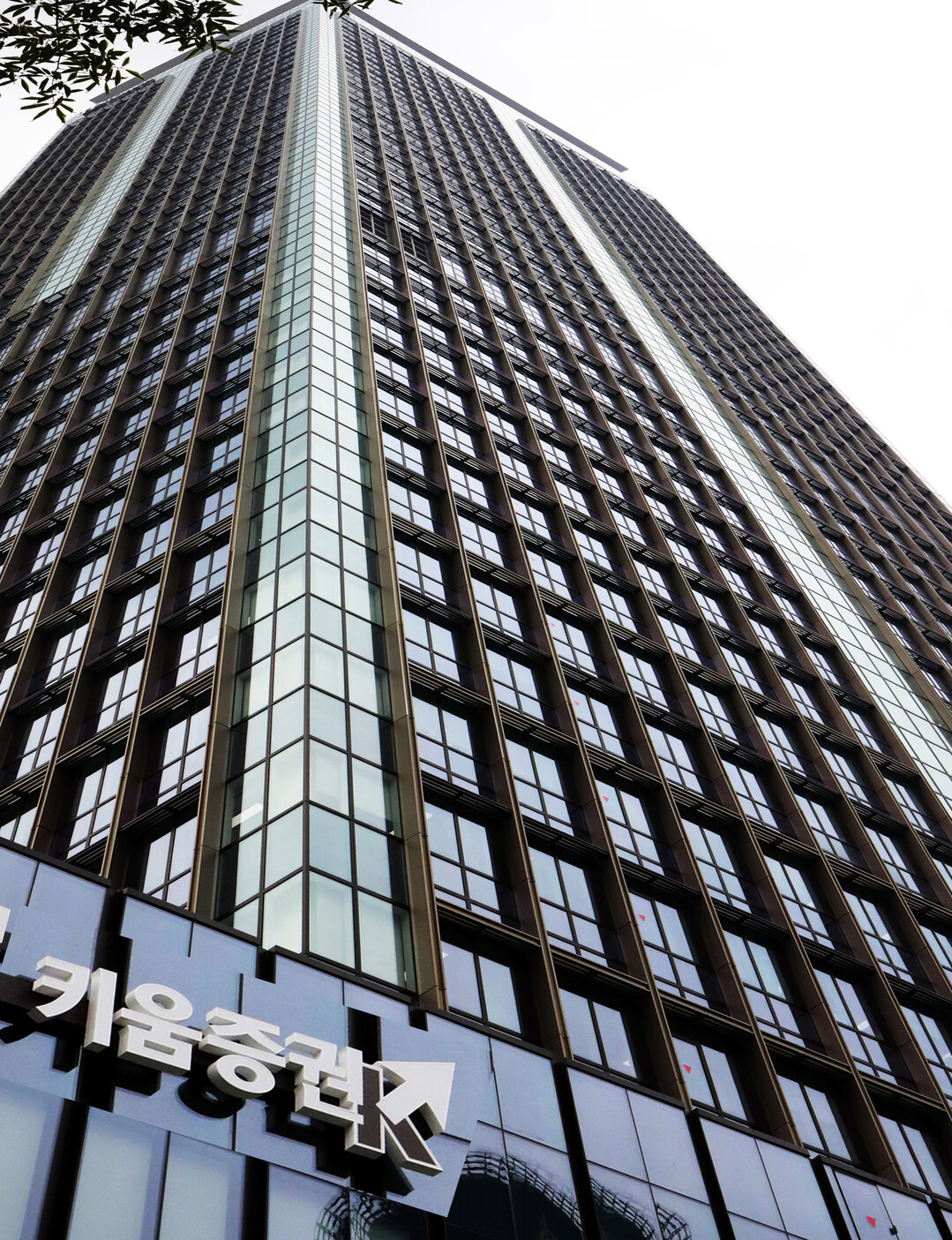 Kiwoom Securities: "Growth of Foldable Smartphones to Stand Out... Domestic Beneficiaries"