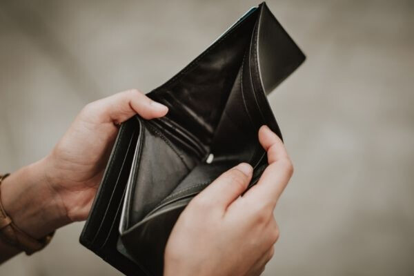 Real Incomes Surge at Fastest Pace in 49 Years, Yet Consumers Keep Wallets Closed