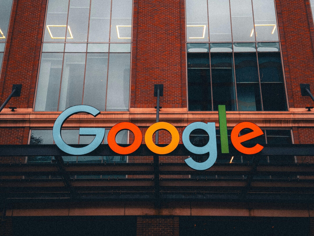 Alphabet Shares Plummet by $500B on Mixed Earnings and AI Spending Surge; Analysts View the Dip as a Buying Opportunity